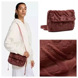 Nike Sportswear Futura 365 mauve Faux Fur swoosh Crossbody Bag in maroon active